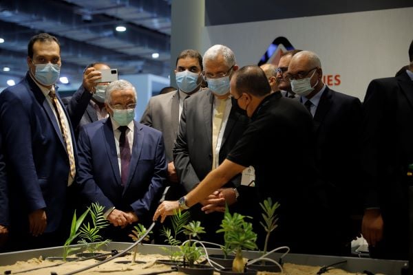 Minister of agriculture checking Sahara Expo