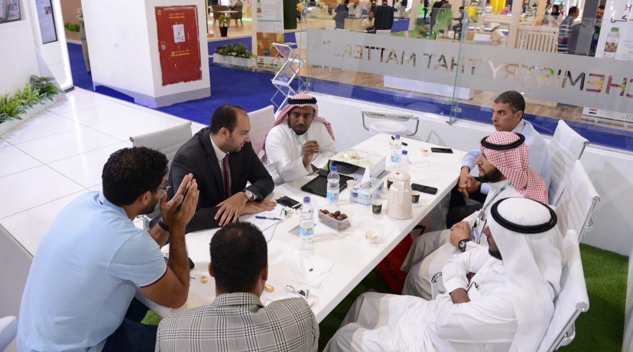 Meeting at Sahara exhibition to explore business opportunities